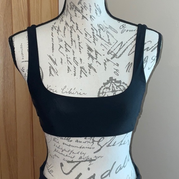 Aerie deep scoop neck, wide strap, black bikini top with removable padding Small - Picture 2 of 6